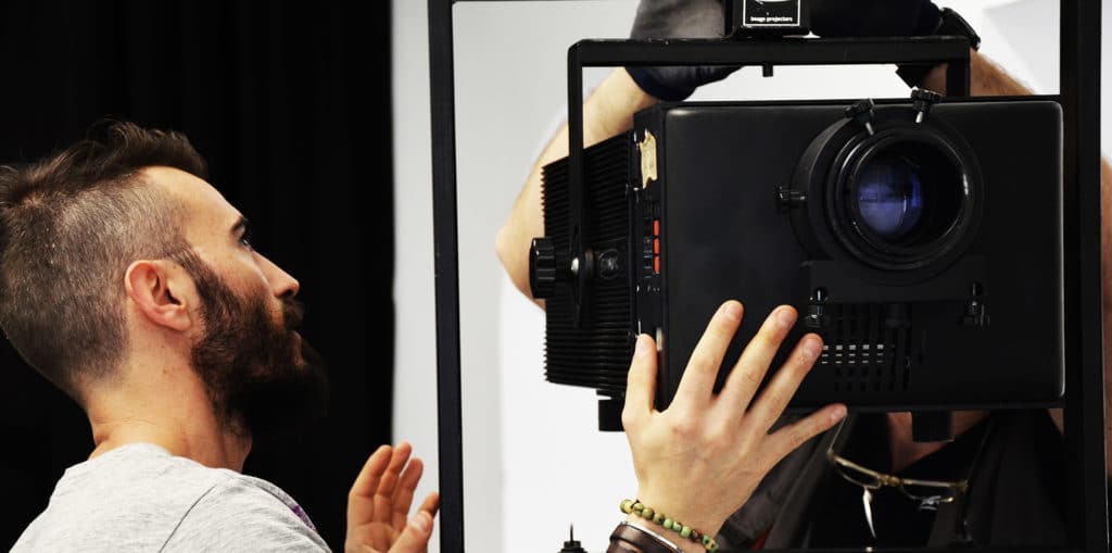 Italian Makers Village. l'architetto francesco valentini sul campo per installare insieme alla ditta Stark di Cagli tutta la strumentazione per la video installazione.