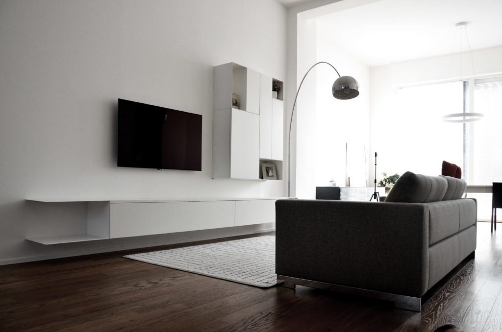 casa MB SR. la zona divani con mobile tv della porro e disegnato su misura dall'architetto francesco valentini.